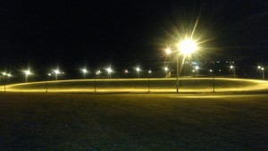 foto da iluminação da pista de atletismo do Parque Newton Puppi