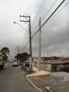 Fotos de postes da rede de distribuição de energia da Cocel