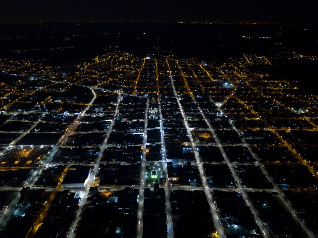 imagem aérea de campo largo destacando a iluminação em led finalizada pela cocel