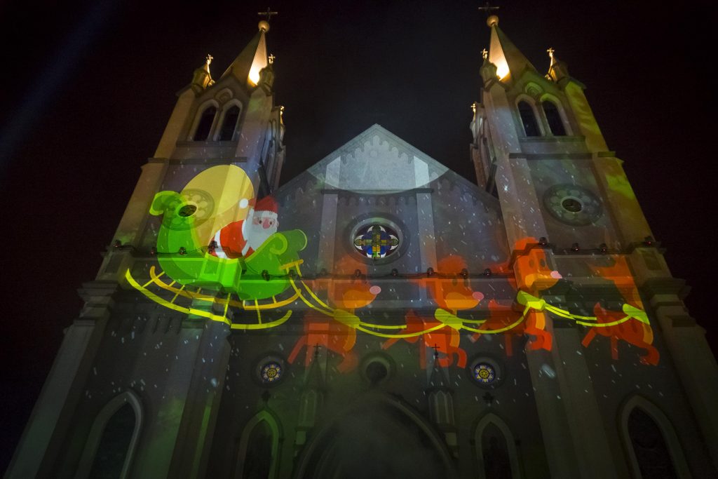 foto da igreja matriz de campo largo na edição de 2017 do evento energia do natal promovido pela cocel